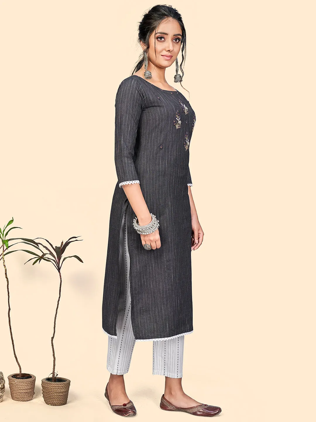 Women'S Cotton Blend Embroidered Straight Stitched Kurta Pant With Dupatta